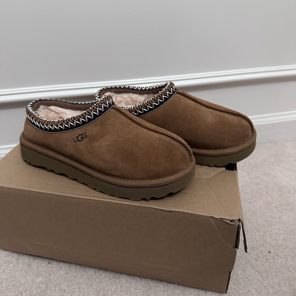 NWT UGG Tasman Slippers - Women’s Size 5